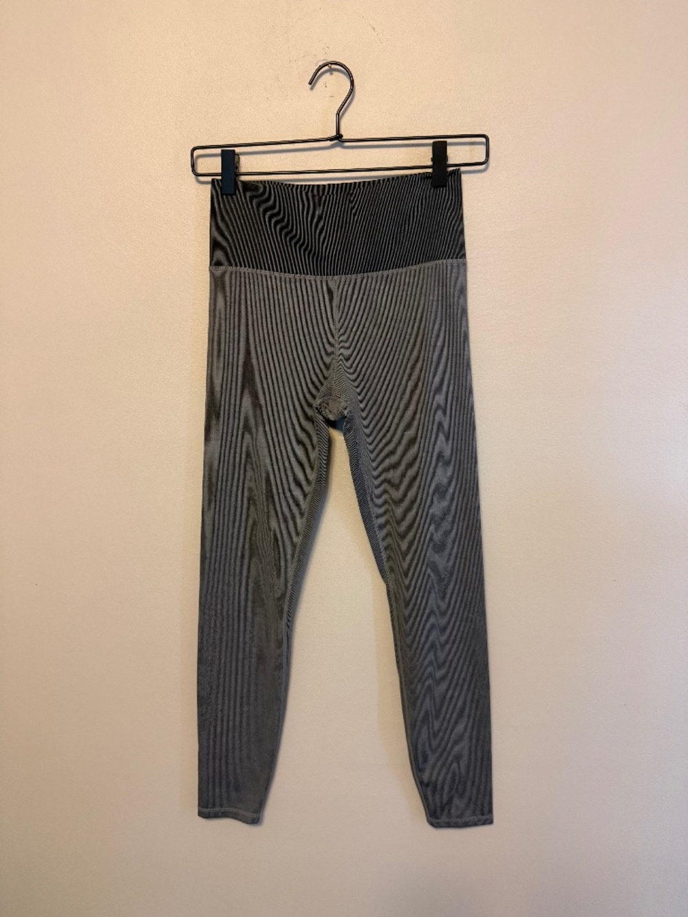 Vuori Ribbed High Rise Leggings Gray Black Size S 26" Inseam
